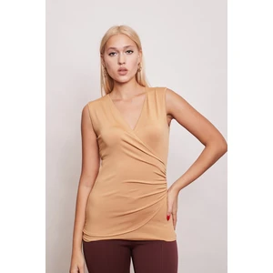 Kadın Anvelop Kruvaze Önü Büzgülü Kolsuz Body -Bej