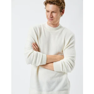 Basic Triko Kazak Yarım Balıkçı Yaka Dar Kesim