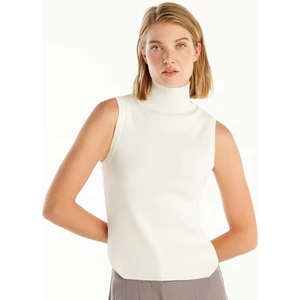 Kolsuz Dik Yakalı Triko