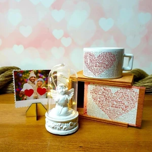 Aşk Meleği Işıklı Fanus ve 100 Dilde Aşk Kupası Sevgiliye Hediye Seti