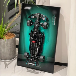 LEGO Mercedes F1 Çerçeve
Askı aparatları demonte olarak gönderilmektedir.
Çerçeveyi delip kancaları çivi ile monte etmeniz gerekir.