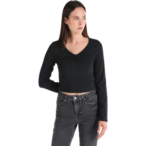 Slim Fit V Yaka Demir Detaylı Siyah Kadın Uzun Kol Tişört Cl1065170