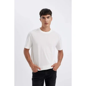 New Regular Fit Bisiklet Yaka Kısa Kollu Tişört Kırık Beyaz