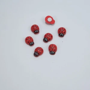 Prestij Boncuk Kırmızı Küçük Yapışkanlı Ahşap Uğur Böceği Anaokulu Etkinlik Süslemesi ve Bohça Süslemesi 50 Adet 