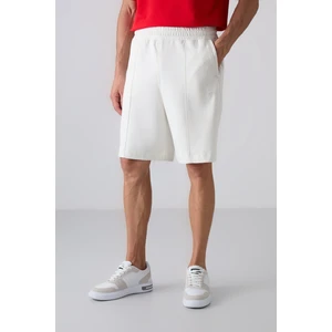 Tommy Life Tommy Life  Ekru Pamuklu Kalın Yumuşak Dokulu Comfort Fit Basic Erkek Şort - 81261