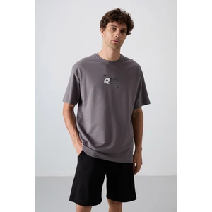 Tommy Life Koyu Gri Pamuklu Kalın Yumuşak Dokulu Oversize Fit Baskılı Erkek T-Shirt - 88350