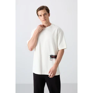 Tommy Life Tommy Life  Ekru Pamuklu Kalın Yumuşak Dokulu Oversize Fit Baskılı Erkek T-Shirt - 88322