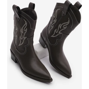 Kadın Sivri Burun Nakışlı Western Bot Tevlus Kahve