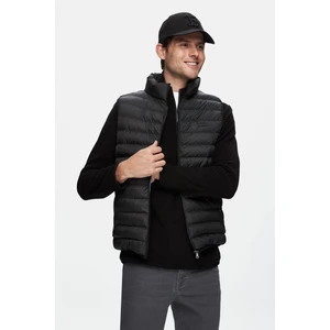 Blume Siyah Fermuarlı ve Cepli Polyester Standard Fit Erkek Yelek