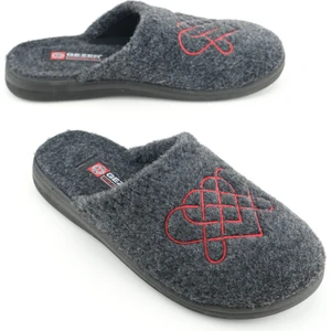 Kadın Kışlık Keçe Nakışlı Kalp Tasarım Ev Bahçe Terlik