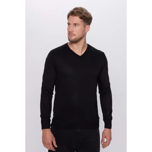 Erkek Slim Fit Dar Kesim Yumuşak Dokulu Tüylenmeyen Siyah V Yaka Triko Kazak