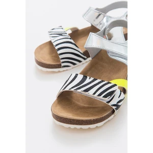 mnpc Kız Çocuk Gümüş Deri Ortopedik Destekli Çocuk Sandalet