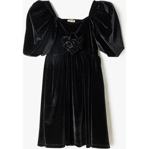 Kadife Elbise Çiçek Aplikeli Kare Yaka Balon Kollu