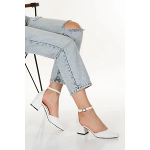 Lavinia Seri Sivri Burunlu Bilekten Tokalı Kadın Topuklu Ayakkabı