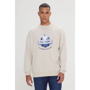 Altınyıldız Classics Real Madrid Lisanslı 3 İplik Pamuklu Oversize Fit Bol Kesim Erkek Açık Bej Bisiklet Yaka Sweatshirt
