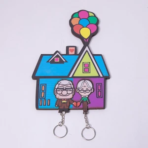 Yukarı Bak Carl ve Ellie Kalpli Çift Anahtarlığı  ve  Askısı