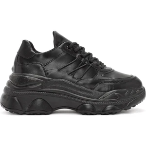 Kadın Siyah Bağcıklı Kalın Tabanlı Sneaker 24WFE221018