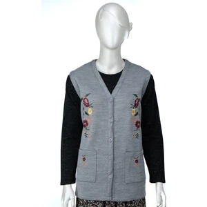 Kadın V Yaka Gül Bahçesi Nakışlı Çift Cepli Düğmeli Tam Kalıp Likralı Çelik Örme Anne Yelek