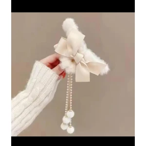 Ares Collection Peluş Fiyonk Detaylı Inci ve Zincir Püskül Detaylı Mandal Toka