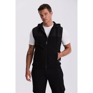 Siyah Slim Fit Kapüşonlu Pamuklu Likralı Yelek