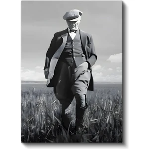 Siyah Beyaz Tarlada Yürüyen Atatürk Kanvas Tablo