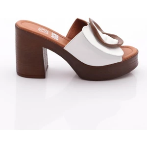 Kadın Platform Topuklu Terlik Beyaz Renk Konforlu Kullanım için Tasarlandı
