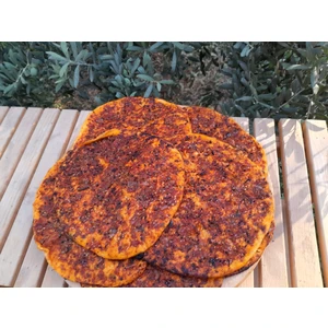 Biberli Ekmek 10 Adet Tandırda Üretilir. Tatlı Biberden Üretilmiştir.