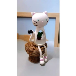 Kedi Biblo Ayakları Sallanan