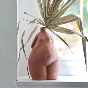 Warm Design Kadın Figürlü Vazo