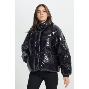 Loose Fit Rahat Kesim Kapüşonlu Siyah Şişme Mont