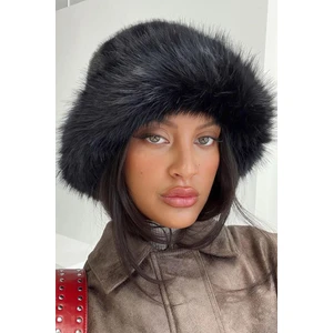 Kadın Siyah Polyester Şapka – Yumuşak Dokulu, Düz Kesim, Ayarlanabilir Kordonlu Rahat Tasarım