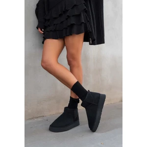 Mini Siyah Süet Içi Kürklü Kalın Taban Kadın Bot
