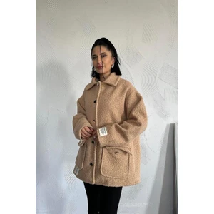 Kadın Cep Kapaklı Düğme Detaylı Yumoş Kumaş Astarlı Teddy Tarz Oversize Kaban Ceket