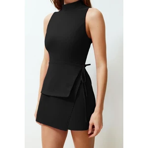 Kadın Moda Standart Kol Geniş Paça Dik Yaka Kısa Bağlama Detaylı Mini Dokuma Şort Etek Tulum