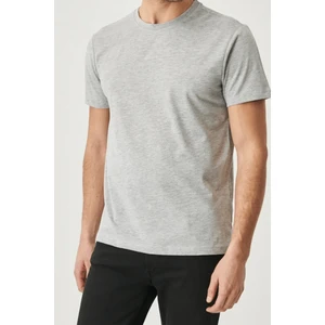 Erkek Slim Fit Bisiklet Yaka Pamuk Kısa Kollu Tişört