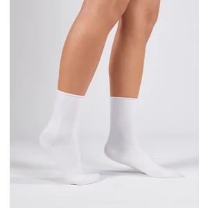 Beyaz Bambu Lastiksiz Dikişsiz Kadın Soket Çorap