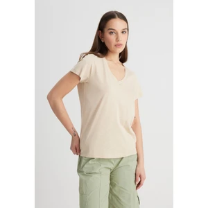 Regular Fit Normal Kesim V Yaka Bej Tişört