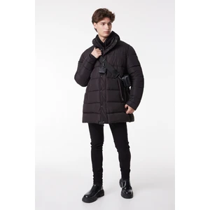 Regular Fit Normal Kesim Dik Yaka Siyah Şişme Mont
