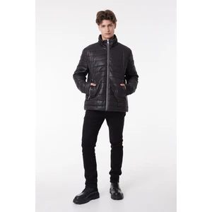 Regular Fit Normal Kesim Dik Yaka Siyah Şişme Mont