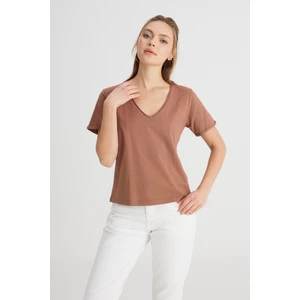 Regular Fit Normal Kesim V Yaka %100 Pamuk Açık Kahverengi Tişört