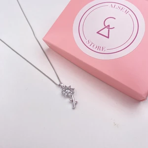 Kadın 925 Ayar Gümüş Kaplama Özel Tasarım Papatya Kolye , Sevgiliye Hediye