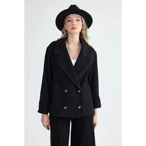 Düğmeli Kısa Kaşe Kaban