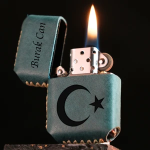 Kişiye Özel Benzinli Çakmak Hakiki Deri El Yapımı Zippo Tarzı Çakmak Isme Özel Çakmak Deri Kaplama Benzinli Erkek Çakmak Hediyelik Çakmak Mavi