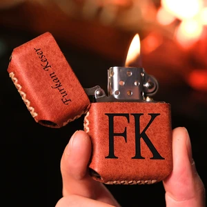 Kişiye Özel Benzinli Çakmak Hakiki Deri Zippo Tarzı Çakmak İsme Özel Çakmak Deri Kaplama Benzinli Erkek Çakmak Yıl Dönümü Doğum Günü Hediyesi