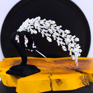 Simge Aksesuar Kristal Taşlı Şık ve Zarif Gelin Tacı ve Saç Aksesuarı