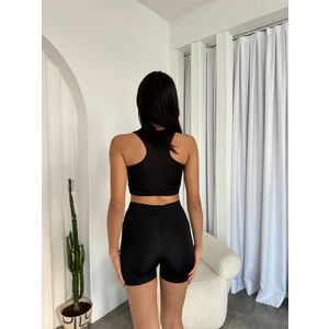 Büstiyer ve Şort Takımlı Sporcu Mayo