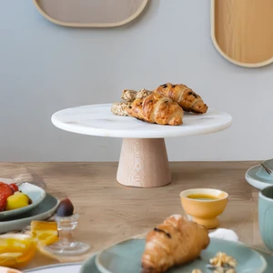 Mermer 25 cm Konik Ahşap Ayaklı Beyaz Yuvarlak Sunum Tabağı