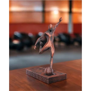Futbolcu Heykeli – 19 cm | Bakır Renkli Modern Biblo | Spor Temalı Masaüstü Dekor