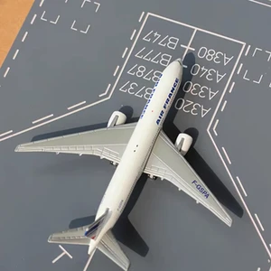 1:400 & 1:500 Ölçekli Hava Araçları Için Uçak Pisti (Havaalanı, Pist, Yol Düzeni) 20X30 cm - 4 Parça