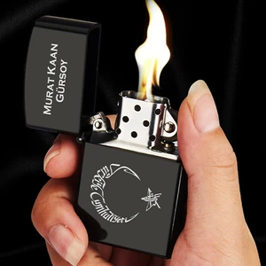 İşte Bu Kişiye Özel Isimli Benzinli Siyah Zippo Çakmak - Ay Yıldız Türkiye Bayrak Baskılı
